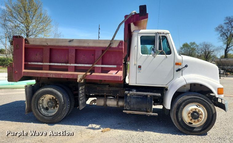 image for item MW9683 1990 International 7100  dump truck