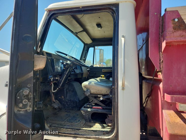 image for item MW9683 1990 International 7100  dump truck