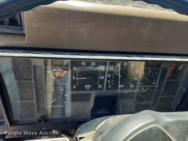 image for item MW9683 1990 International 7100  dump truck