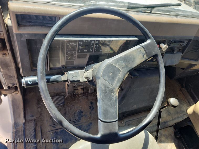 image for item MW9683 1990 International 7100  dump truck