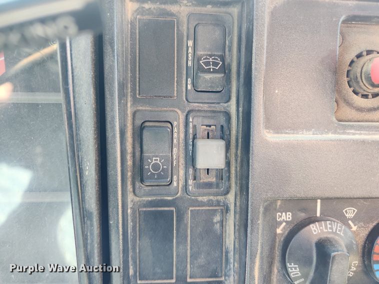 image for item MW9683 1990 International 7100  dump truck