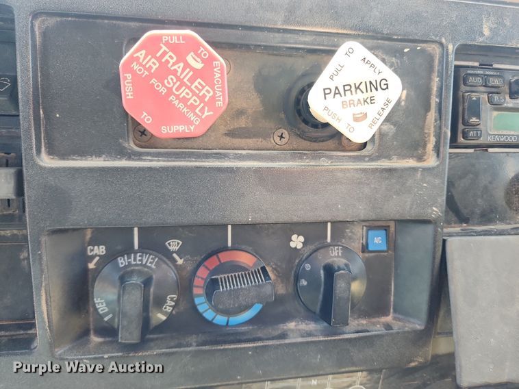 image for item MW9683 1990 International 7100  dump truck