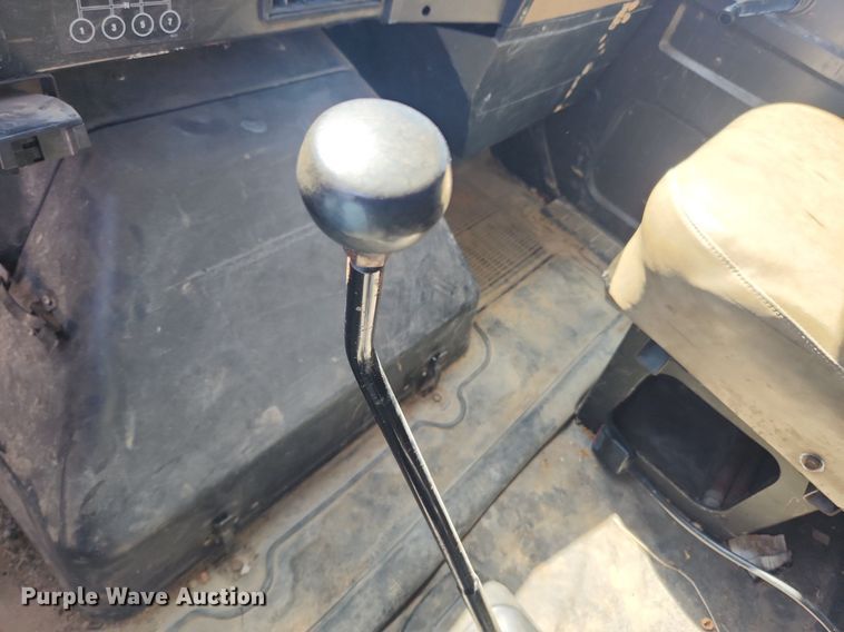 image for item MW9683 1990 International 7100  dump truck