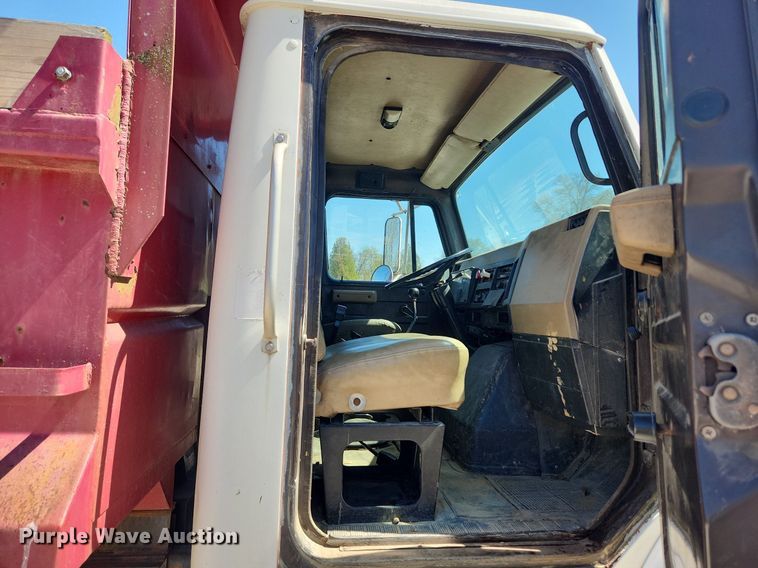 image for item MW9683 1990 International 7100  dump truck