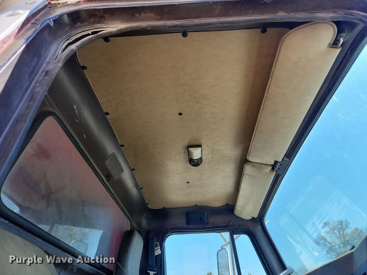 image for item MW9683 1990 International 7100  dump truck