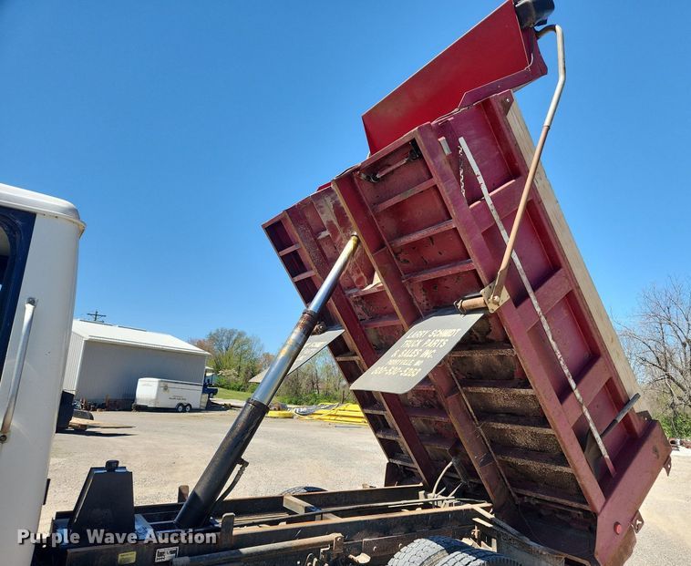 image for item MW9683 1990 International 7100  dump truck