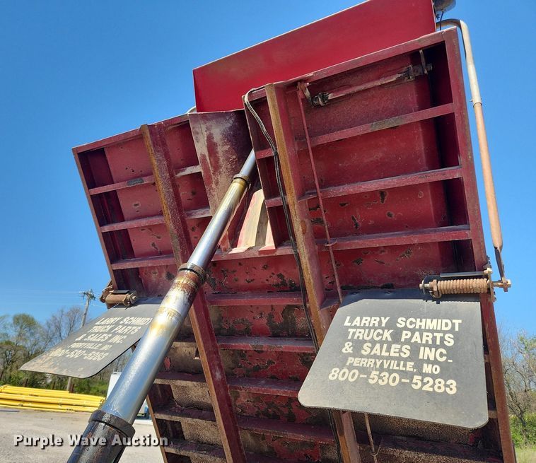 image for item MW9683 1990 International 7100  dump truck