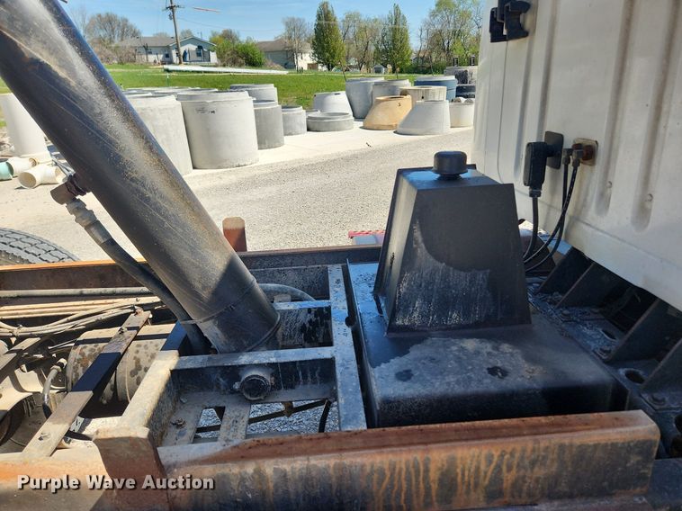 image for item MW9683 1990 International 7100  dump truck