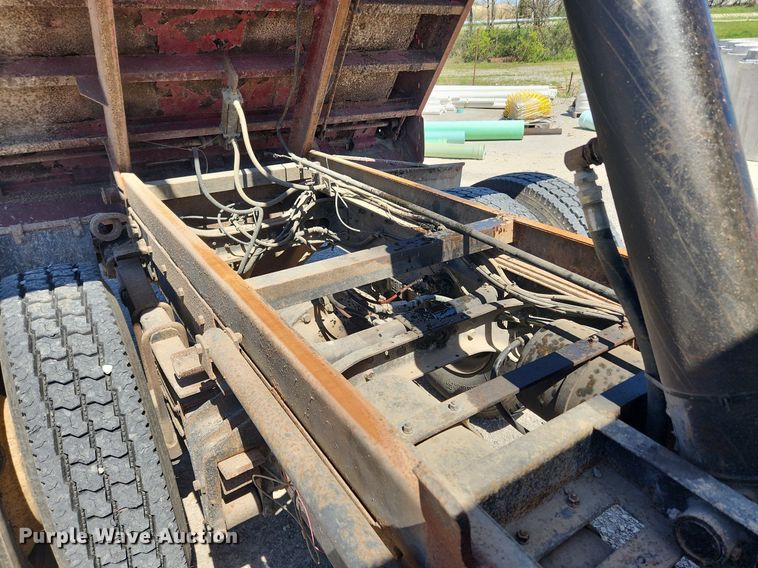 image for item MW9683 1990 International 7100  dump truck