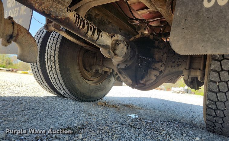 image for item MW9683 1990 International 7100  dump truck