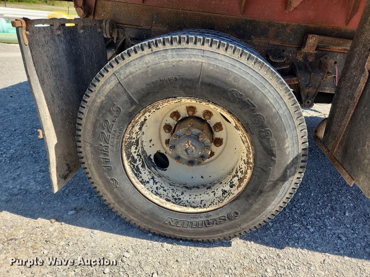 image for item MW9683 1990 International 7100  dump truck