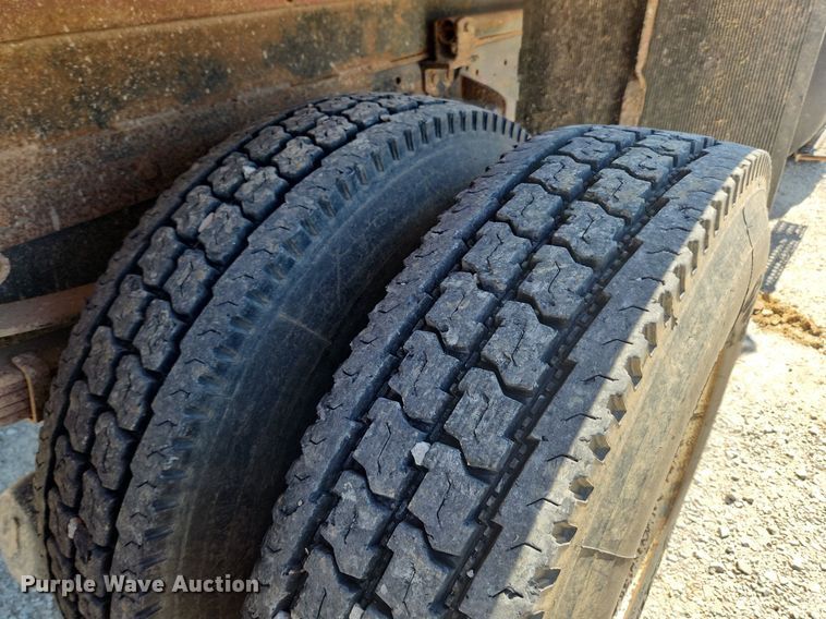 image for item MW9683 1990 International 7100  dump truck