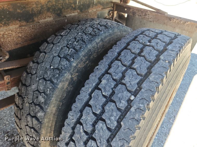 image for item MW9683 1990 International 7100  dump truck