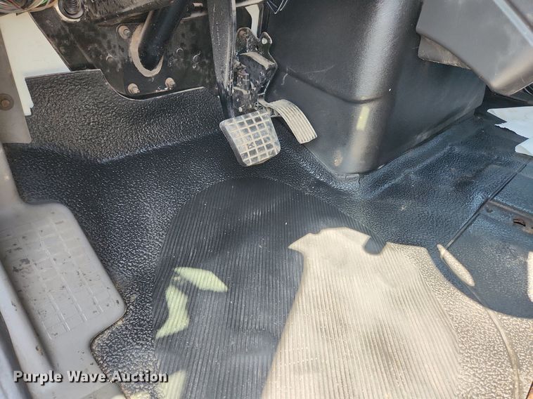 image for item MW9714 2008 International DuraStar 4300  truck cab and chassis