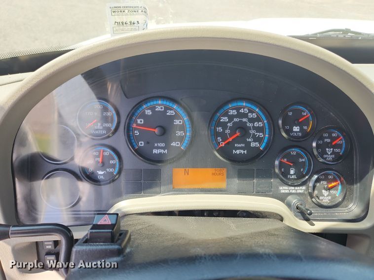 image for item MW9714 2008 International DuraStar 4300  truck cab and chassis