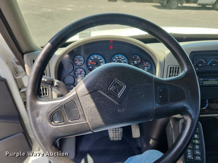 image for item MW9714 2008 International DuraStar 4300  truck cab and chassis