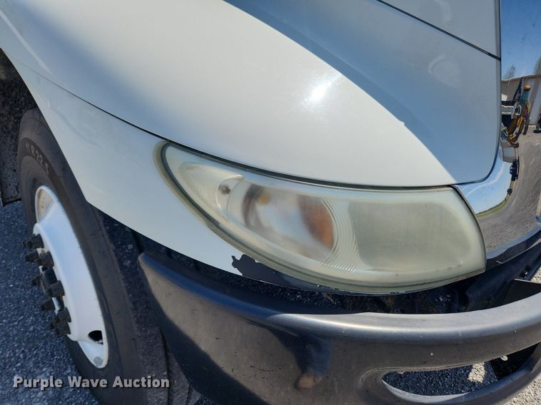 image for item MW9714 2008 International DuraStar 4300  truck cab and chassis