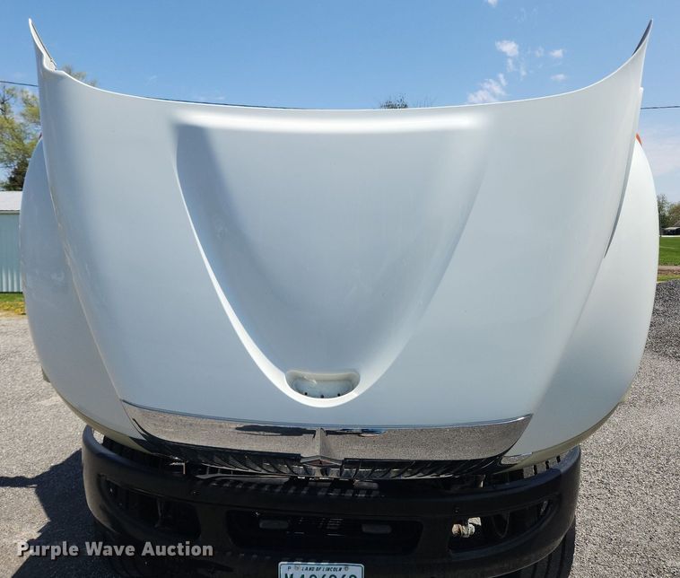 image for item MW9714 2008 International DuraStar 4300  truck cab and chassis