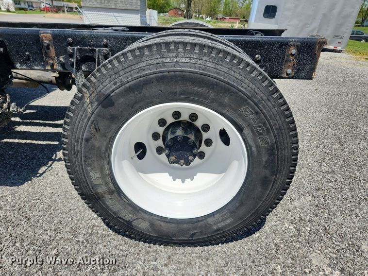 image for item MW9714 2008 International DuraStar 4300  truck cab and chassis