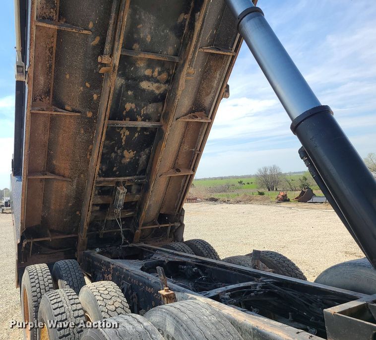 image for item MX9655 2005 Sterling L7500  dump truck