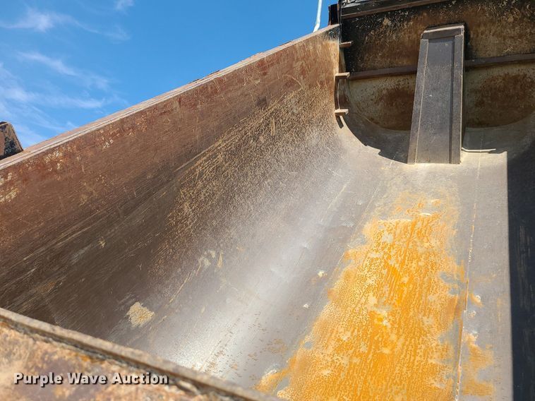 image for item MX9655 2005 Sterling L7500  dump truck