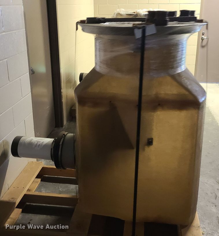 image for item MX9716 (2) fuel tanks