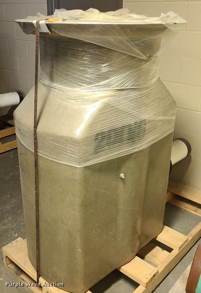 image for item MX9716 (2) fuel tanks