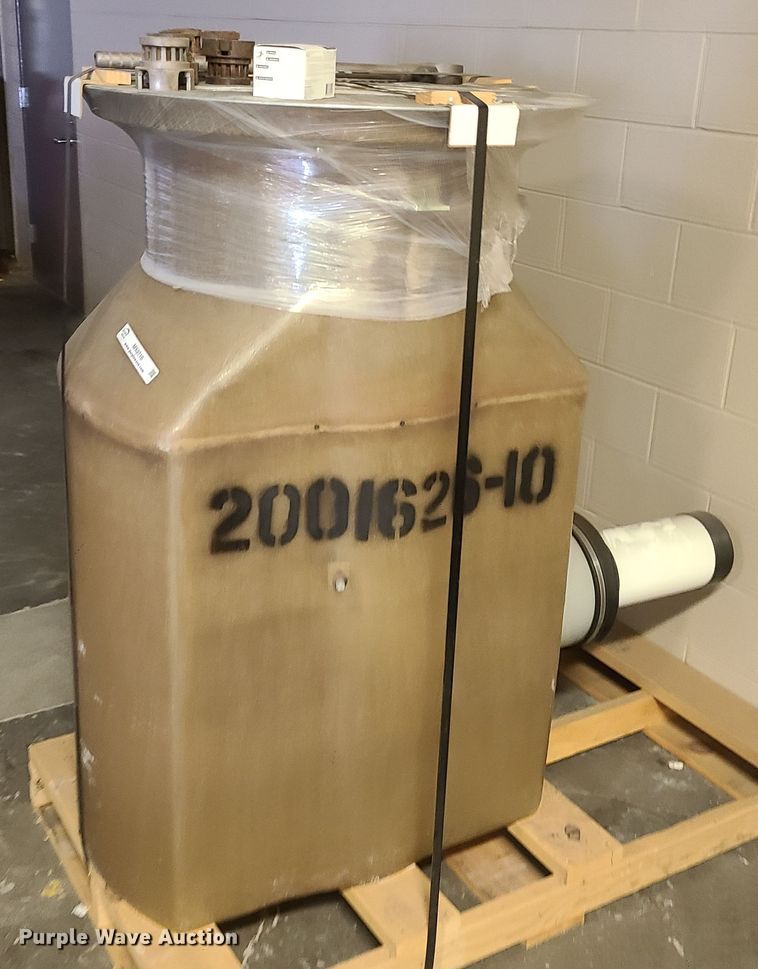 image for item MX9716 (2) fuel tanks