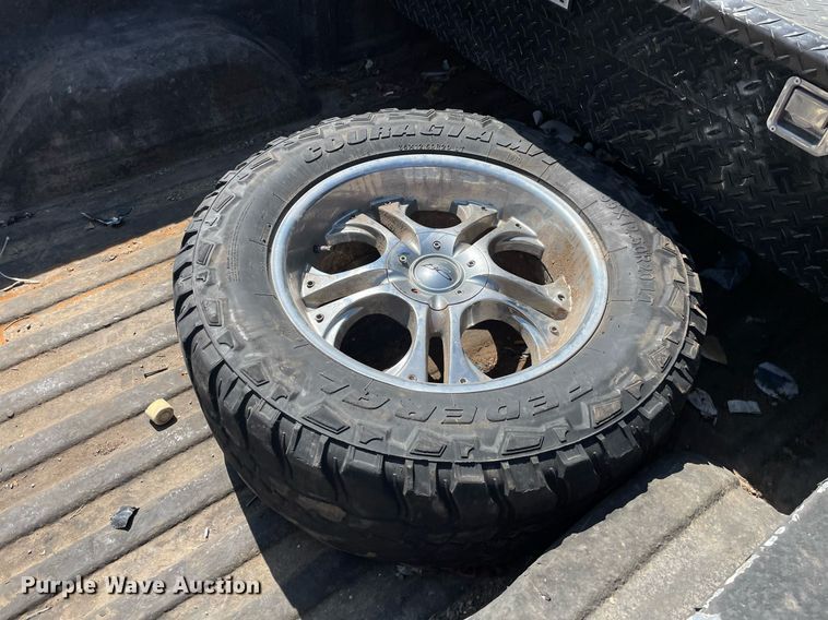 image for item MY9051 2004 Chevrolet 1500 Silverado  Ext. Cab pickup truck