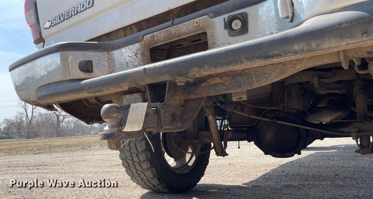 image for item MY9051 2004 Chevrolet 1500 Silverado  Ext. Cab pickup truck