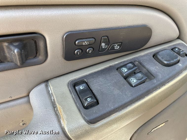 image for item MY9051 2004 Chevrolet 1500 Silverado  Ext. Cab pickup truck