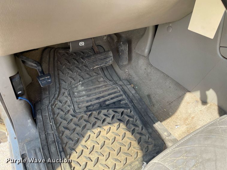 image for item MY9051 2004 Chevrolet 1500 Silverado  Ext. Cab pickup truck