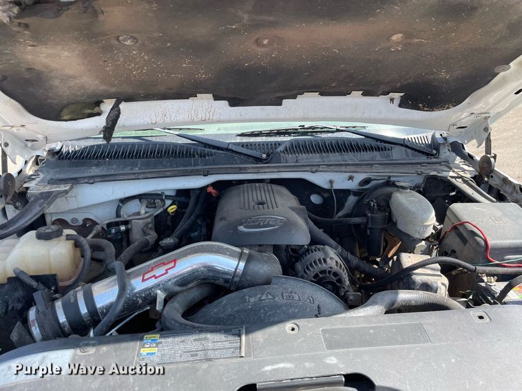 image for item MY9051 2004 Chevrolet 1500 Silverado  Ext. Cab pickup truck