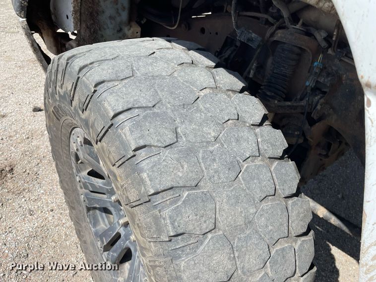 image for item MY9051 2004 Chevrolet 1500 Silverado  Ext. Cab pickup truck