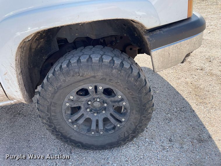 image for item MY9051 2004 Chevrolet 1500 Silverado  Ext. Cab pickup truck