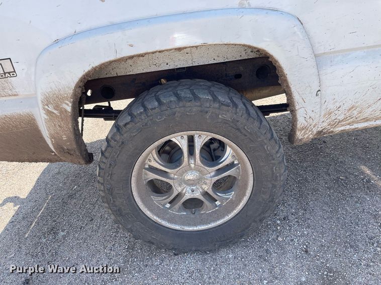 image for item MY9051 2004 Chevrolet 1500 Silverado  Ext. Cab pickup truck