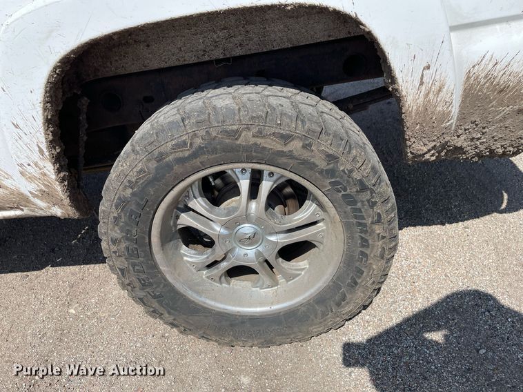 image for item MY9051 2004 Chevrolet 1500 Silverado  Ext. Cab pickup truck