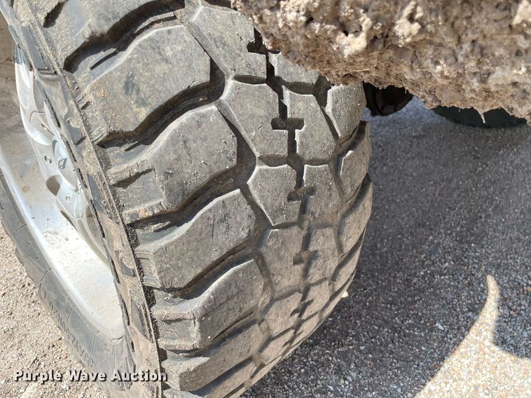 image for item MY9051 2004 Chevrolet 1500 Silverado  Ext. Cab pickup truck