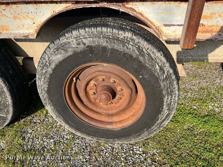 image for item MY9586 1989 Carrier King 1200  equipment trailer