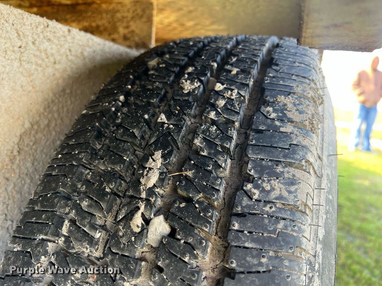 image for item MY9586 1989 Carrier King 1200  equipment trailer