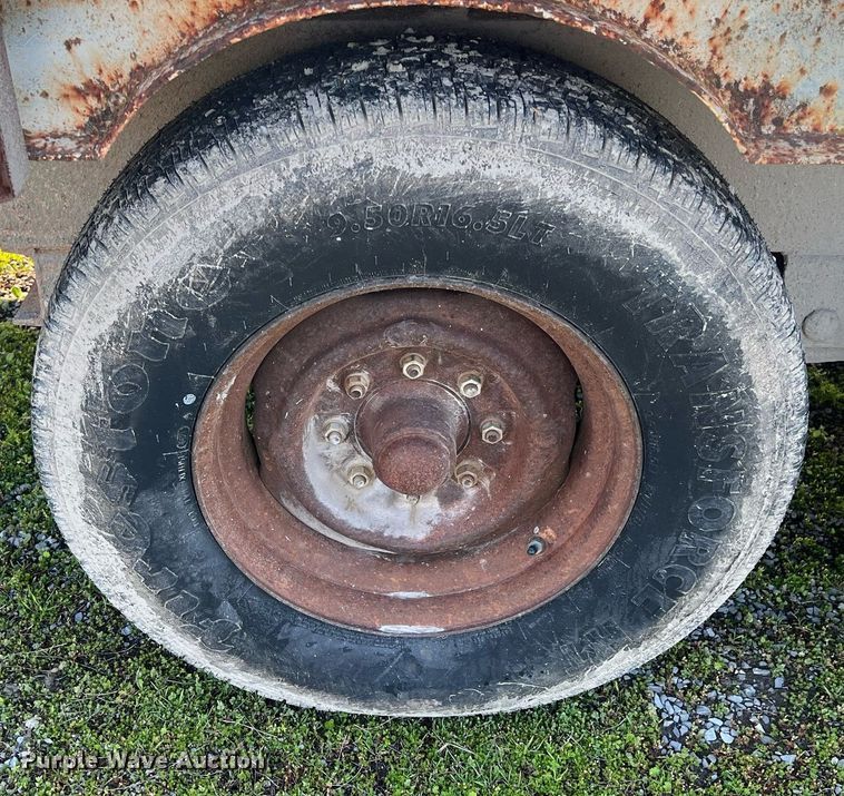 image for item MY9586 1989 Carrier King 1200  equipment trailer