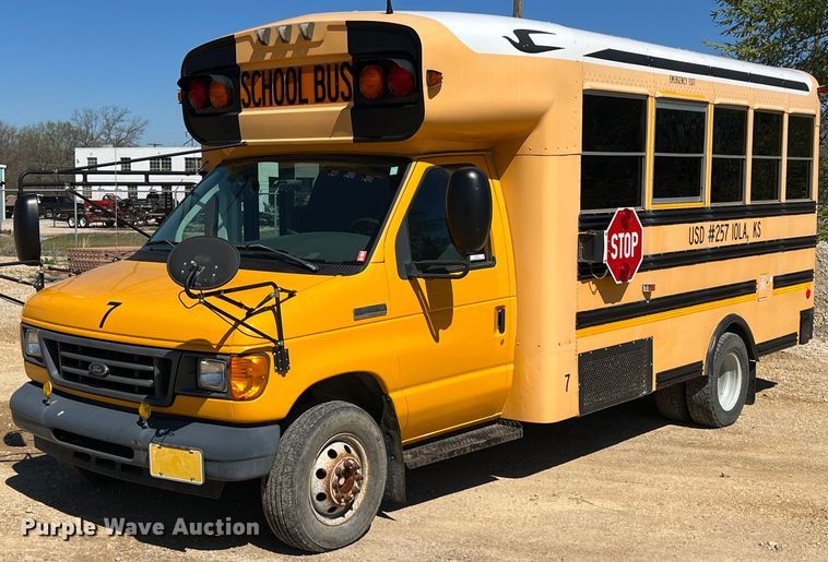 image for item MY9735 2006 Ford E450 Super Duty  school bus