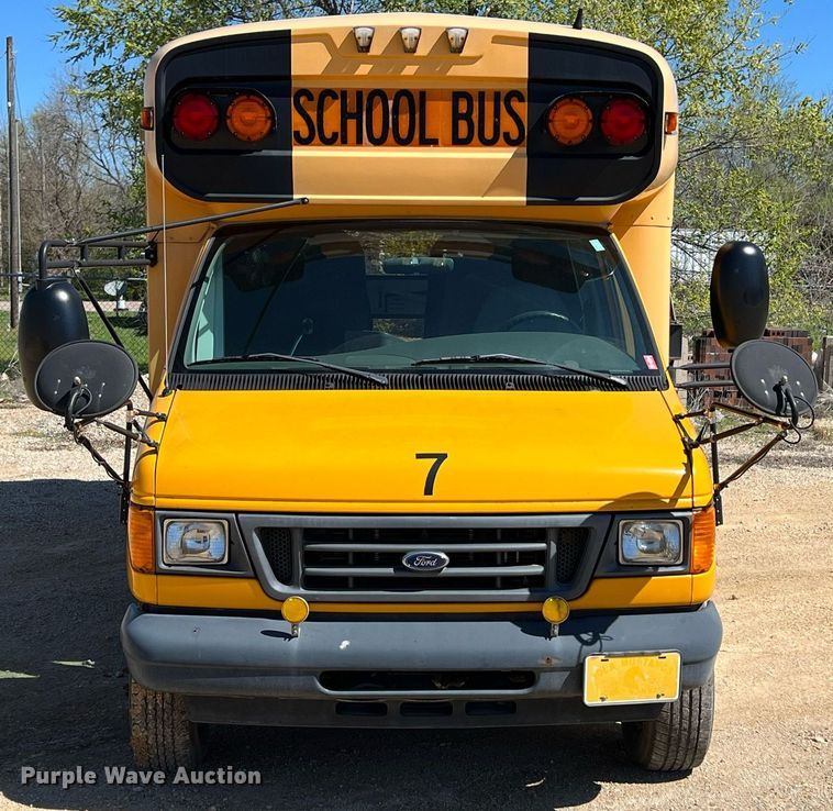 image for item MY9735 2006 Ford E450 Super Duty  school bus