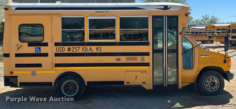 image for item MY9735 2006 Ford E450 Super Duty  school bus