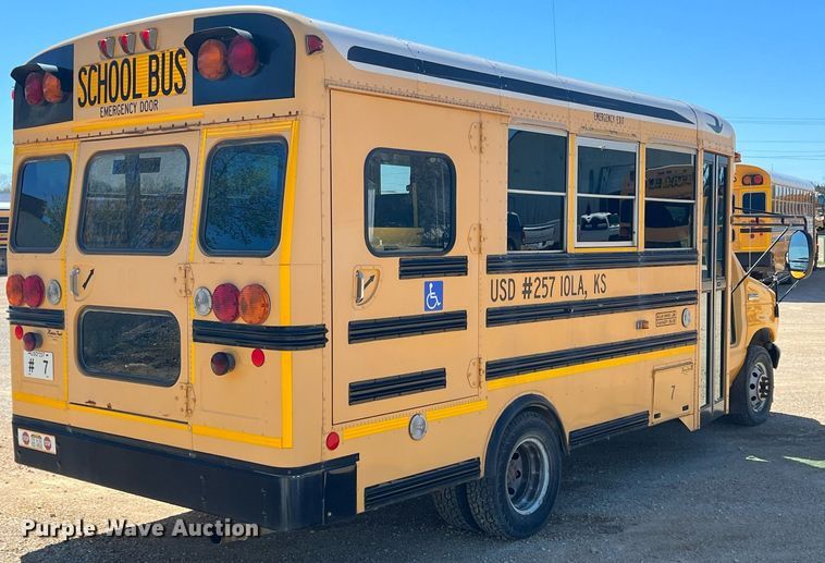 image for item MY9735 2006 Ford E450 Super Duty  school bus