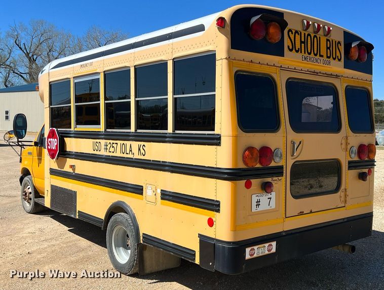 image for item MY9735 2006 Ford E450 Super Duty  school bus