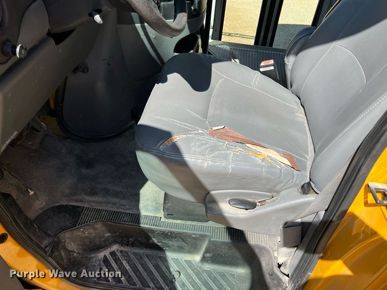 image for item MY9735 2006 Ford E450 Super Duty  school bus