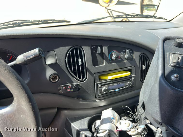 image for item MY9735 2006 Ford E450 Super Duty  school bus