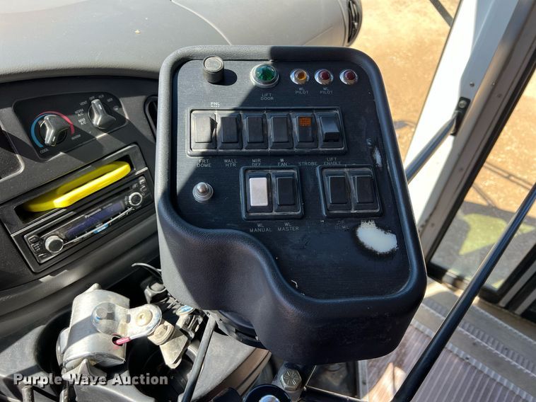 image for item MY9735 2006 Ford E450 Super Duty  school bus