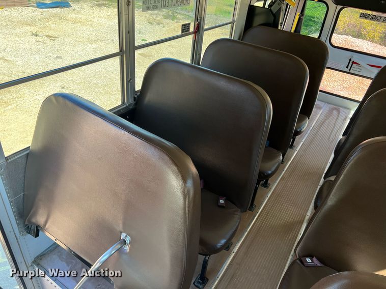 image for item MY9735 2006 Ford E450 Super Duty  school bus